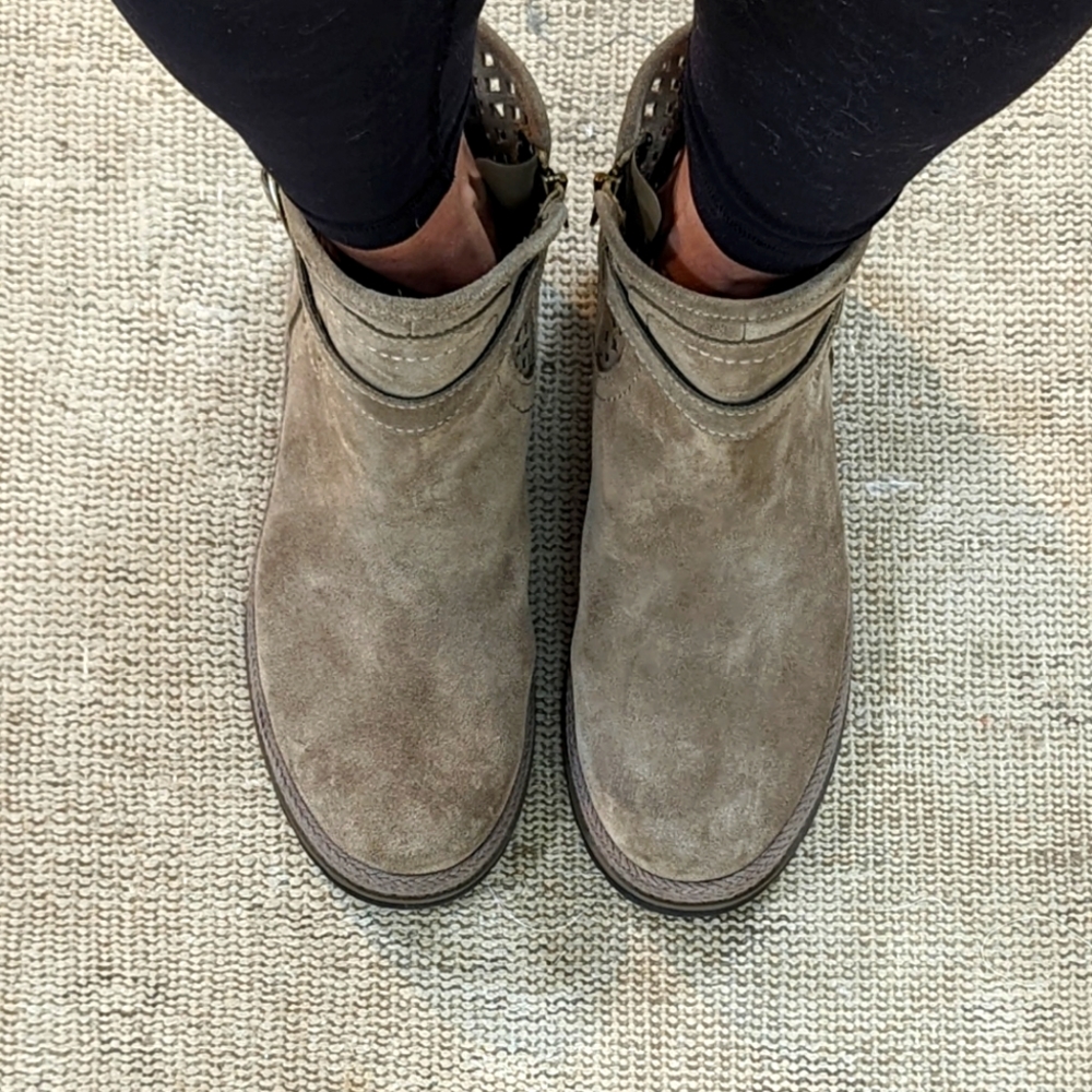 Sold - The Original Muck Boot - Picture 11 of 12